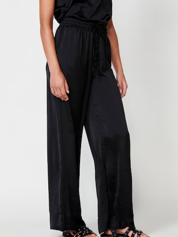 KOROSHI Loose fit Trousers in Black: front