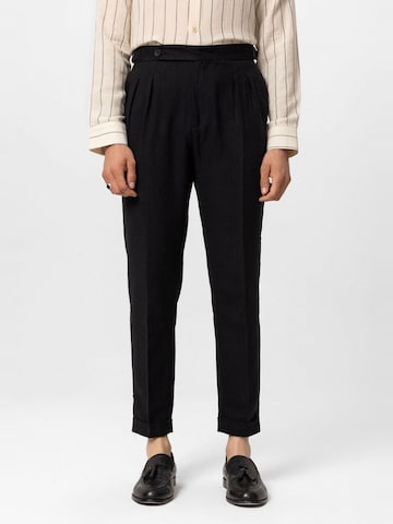 Tapered Pantaloni con pieghe di Antioch in nero: frontale