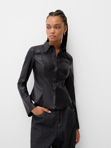 Bershka Blouse in Zwart: voorkant