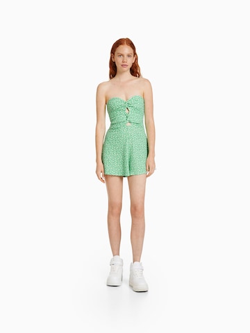 Salopeta de la Bershka pe verde