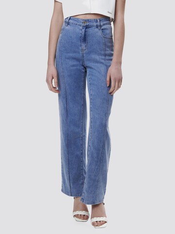 Influencer Flared Jeans ' Piping' in Blue: front