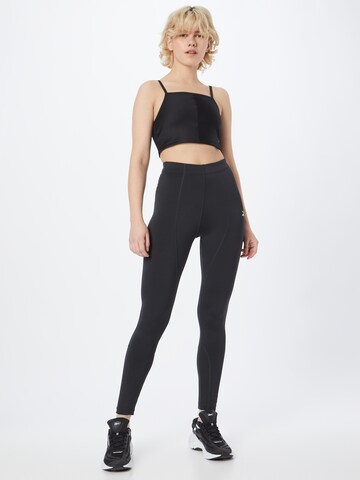 Sport top de la Reebok pe negru