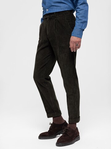 regular Pantaloni con pieghe di Antioch in verde