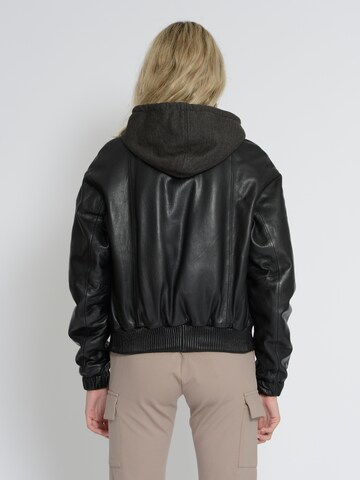 MUSTANG Jacke in Schwarz