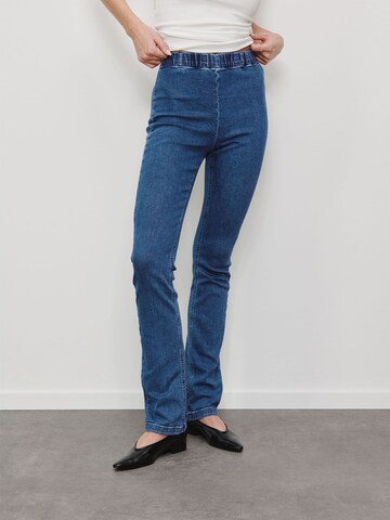 RÆRE by Lorena Rae Flared Jeans in Blue: front