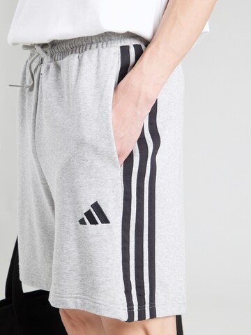 regular Pantaloni sportivi di ADIDAS SPORTSWEAR in grigio