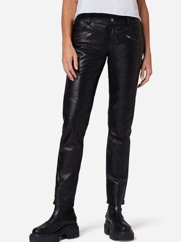 RICANO - Slimfit Pantalón en negro: frente
