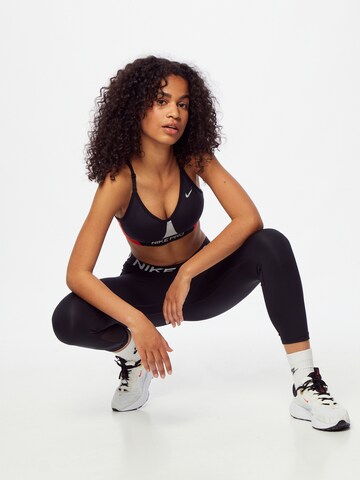 Skinny Pantaloni sportivi di NIKE in nero