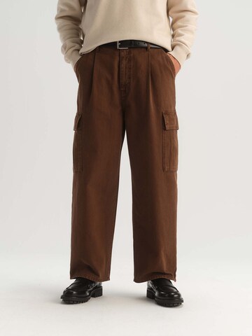 TRAPP Wide leg Pleat-front trousers in Brown: front