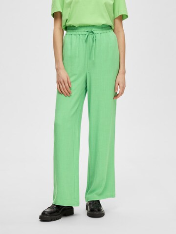 SELECTED FEMME Loose fit Trousers 'Viva-Gulia' in Green: front