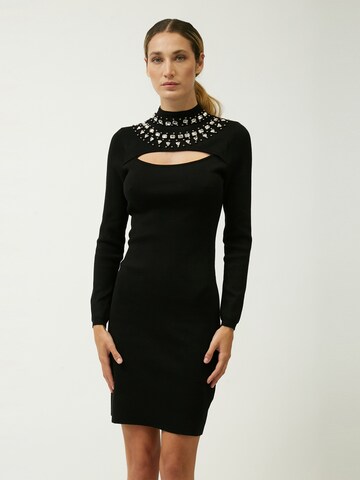 Influencer Strickkleid in Schwarz: Vorderseite