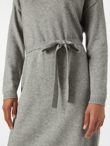 Robes en maille 'ONLLEVA' ONLY en gris