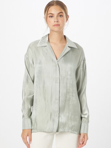 In The Style Blouse 'NAOMI GENES' in Groen: voorkant