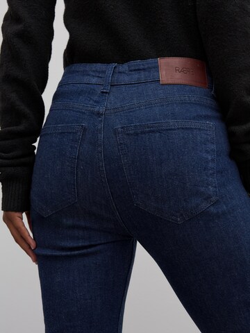 Slimfit Jeans di RÆRE by Lorena Rae in blu