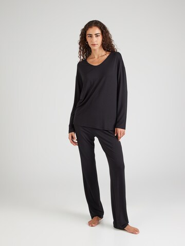 TRIUMPH Pyjamas 'Timeless Sensuality' i sort: forside