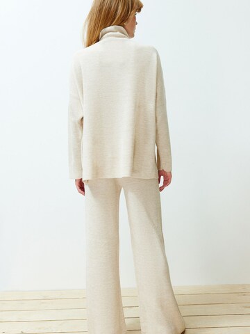 Pullover di Trendyol in beige