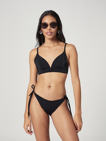 A LOT LESS Triangle Bikini top 'Jara' in Black