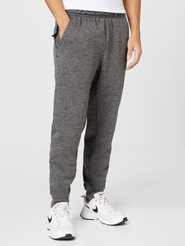 NIKE Tapered Sportbroek in Grijs: voorkant
