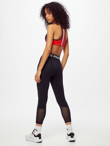 Skinny Pantaloni sportivi di NIKE in nero