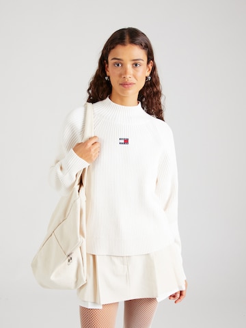 Tommy Jeans Sweater in White: front