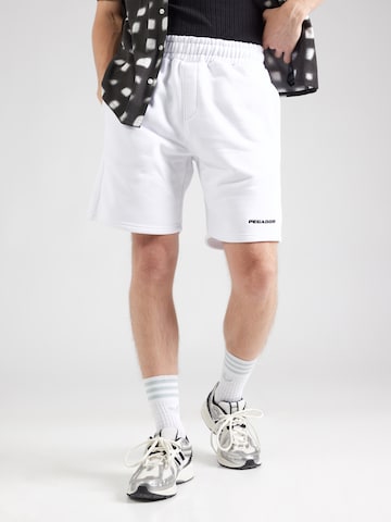Pegador Loosefit Shorts in Weiß: Vorderseite
