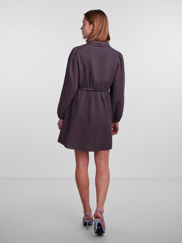 Robe-chemise 'JACOBINE' PIECES en gris
