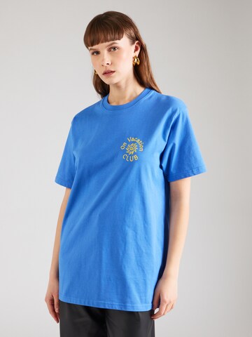 On Vacation Club Shirt in Blauw