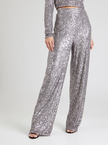 Loosefit Pantaloni di MYLAVIE by Sarah Harrison in argento: frontale