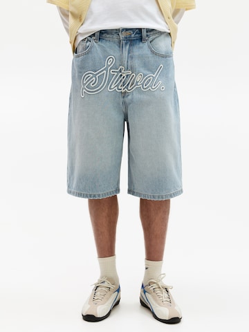 Largi Jeans de la Pull&Bear pe albastru: față