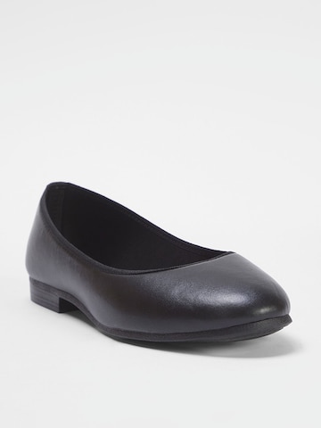 Trendyol Ballerina värissä musta: etupuoli