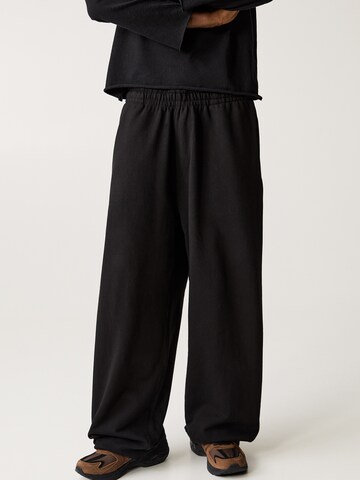 Pull&Bear Wide leg Trousers in Black: front