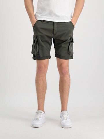 ALPHA INDUSTRIES Regular Shorts in Grau: Vorderseite